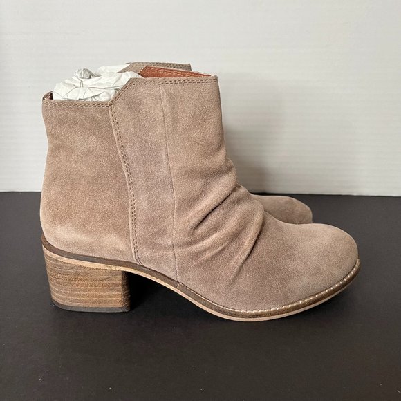 Seychelles Hawthorn Suede Ankle Bootie - Picture 1 of 11
